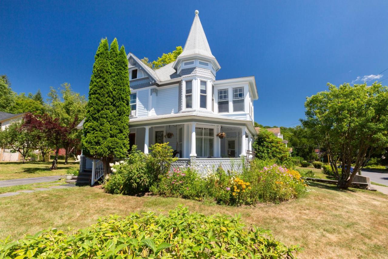 Streamside Victorian Villa Margaretville ภายนอก รูปภาพ